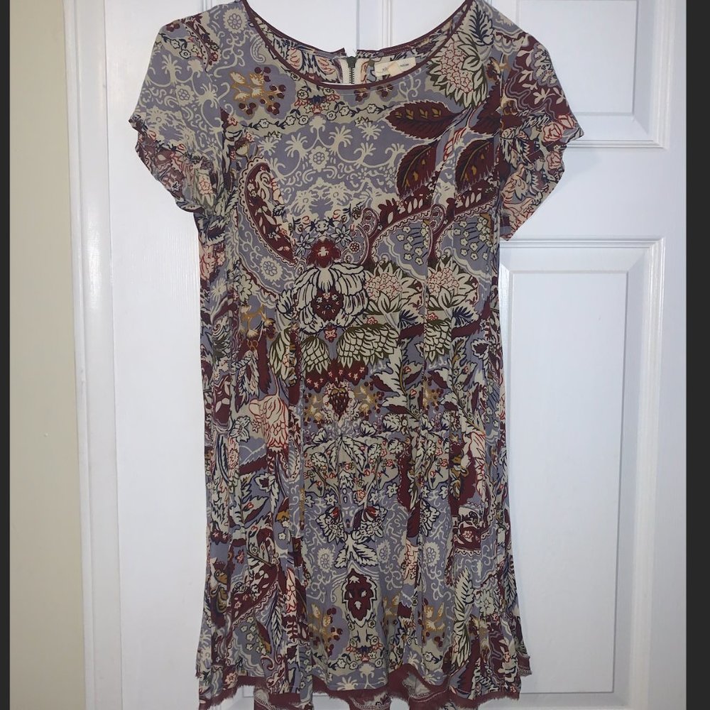 Silence + Noise Urban Outfitters Flowy patterned Shift Mini Dress